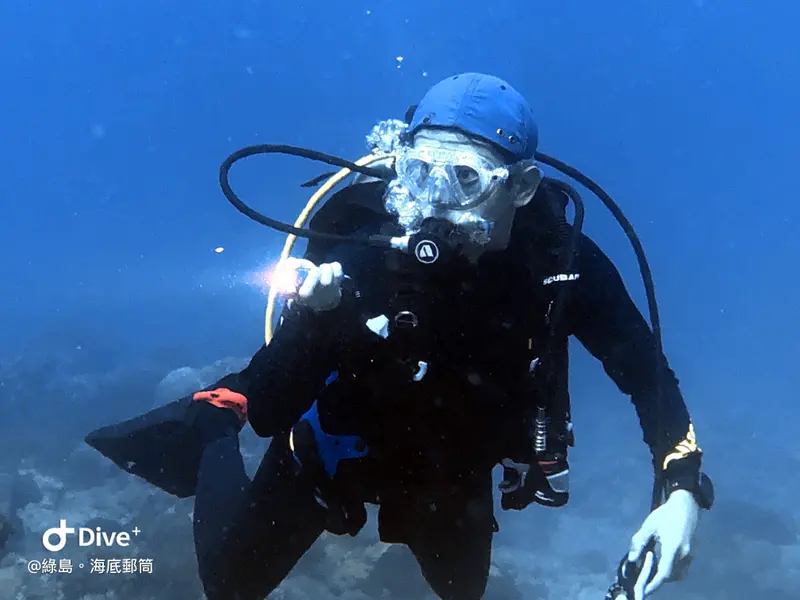 #49 Underwater postbox