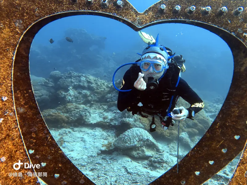 #49 Underwater postbox